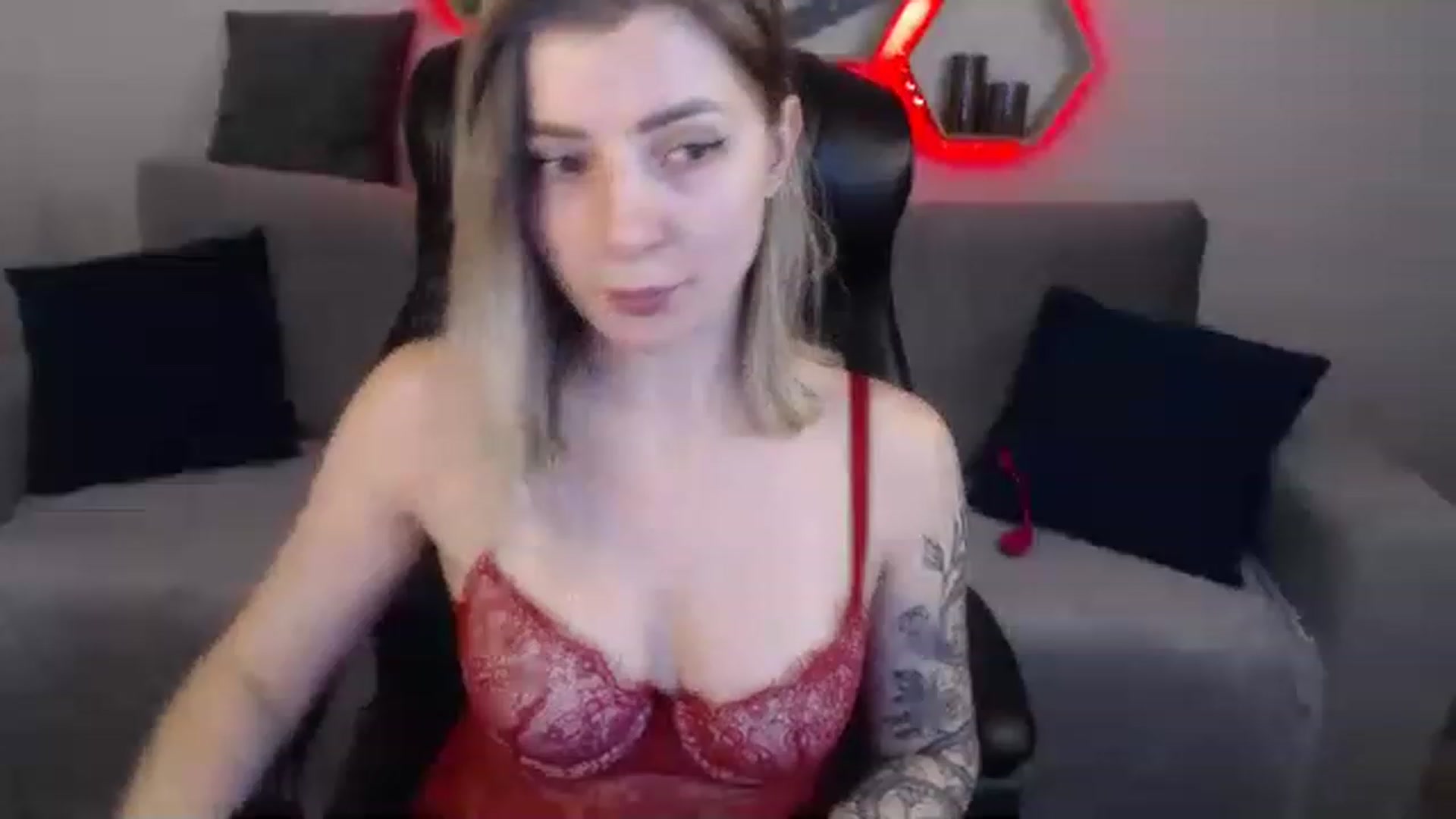 Gallery image thumbnail from NanaFox's myfreecams stream on, 04/05/2023, 10:42 image 1 of 20