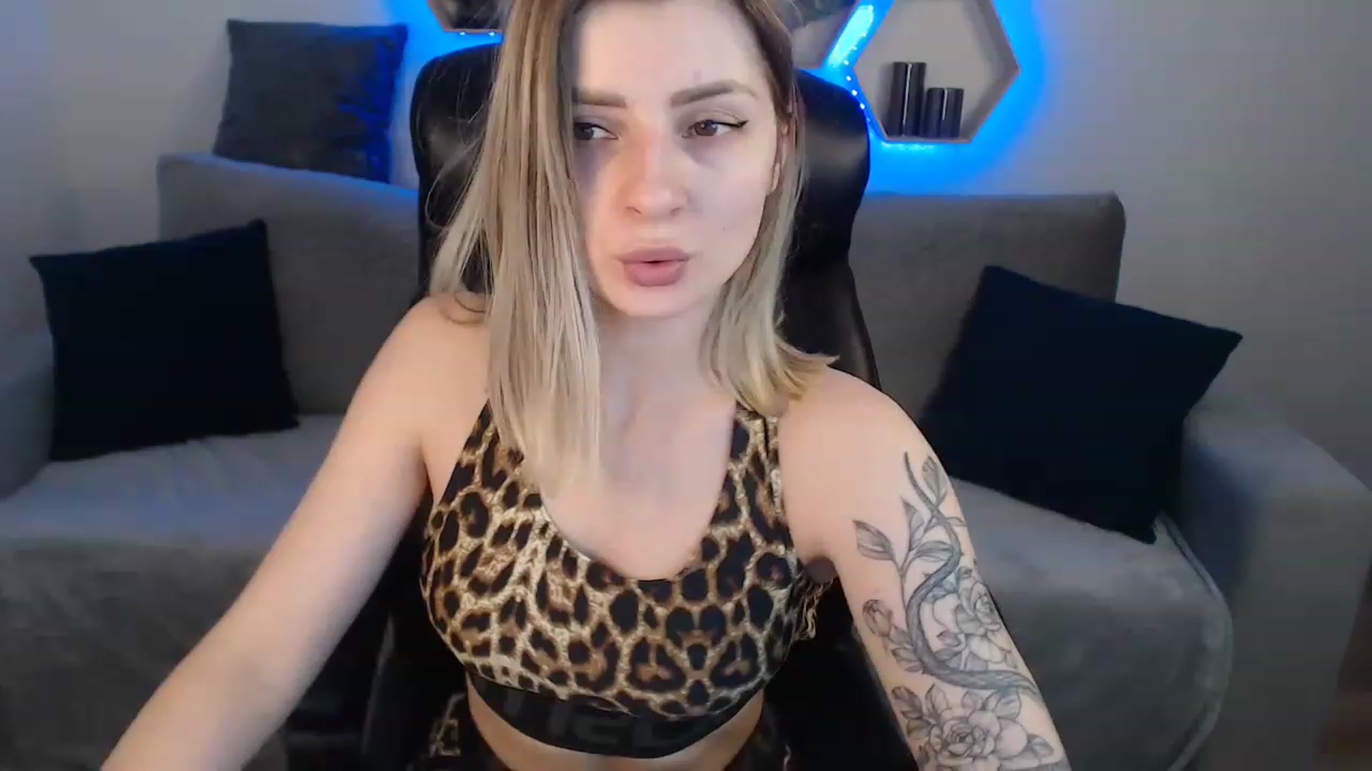 Gallery image thumbnail from NanaFox's myfreecams stream on, 04/05/2023, 12:48 image 14 of 20