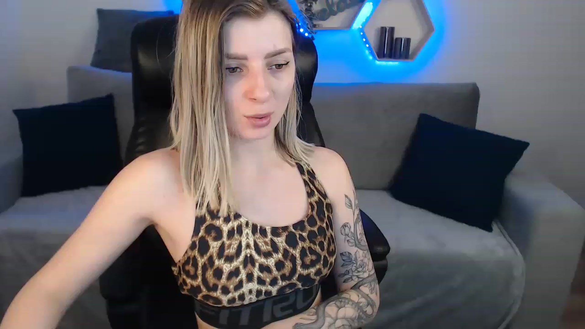 Gallery image thumbnail from NanaFox's myfreecams stream on, 04/05/2023, 12:48 image 10 of 20