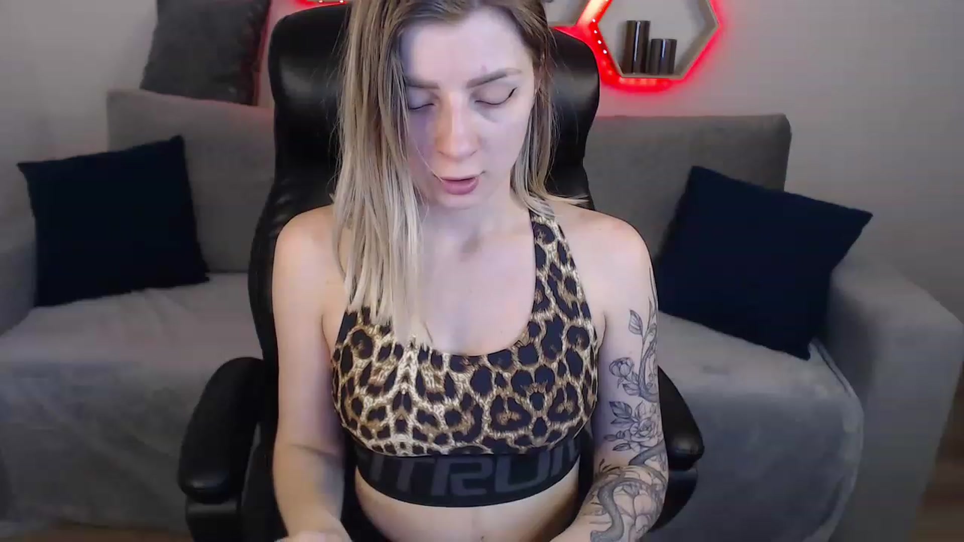Gallery image thumbnail from NanaFox's myfreecams stream on, 04/05/2023, 13:50 image 14 of 20