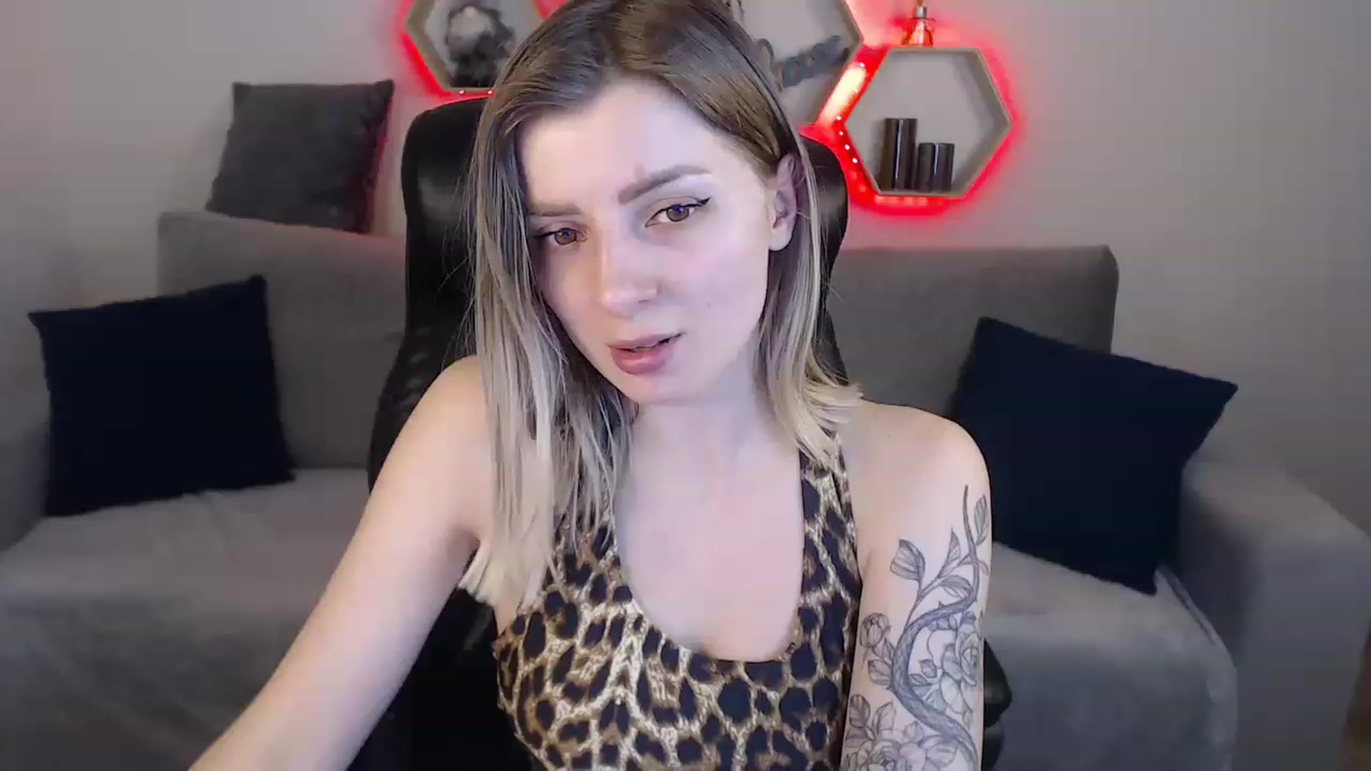Gallery image thumbnail from NanaFox's myfreecams stream on, 04/05/2023, 13:50 image 12 of 20