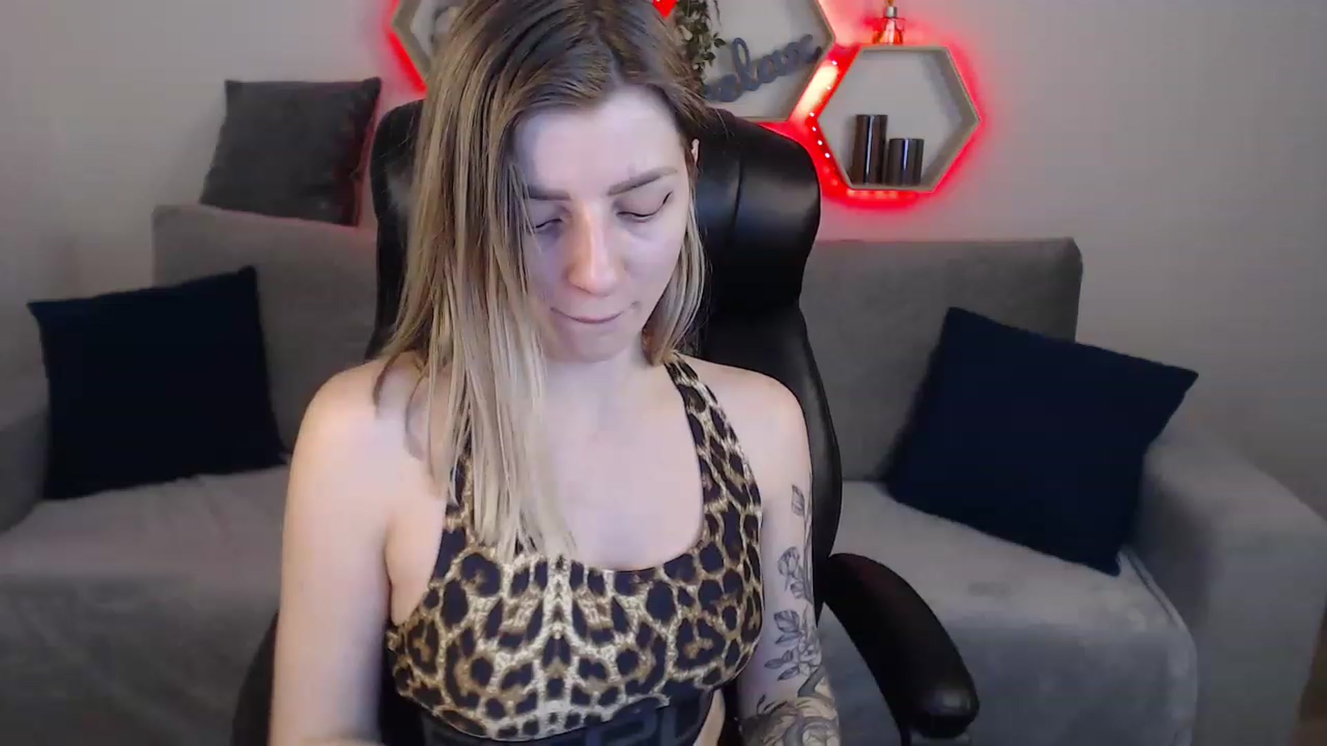 Gallery image thumbnail from NanaFox's myfreecams stream on, 04/05/2023, 13:50 image 11 of 20
