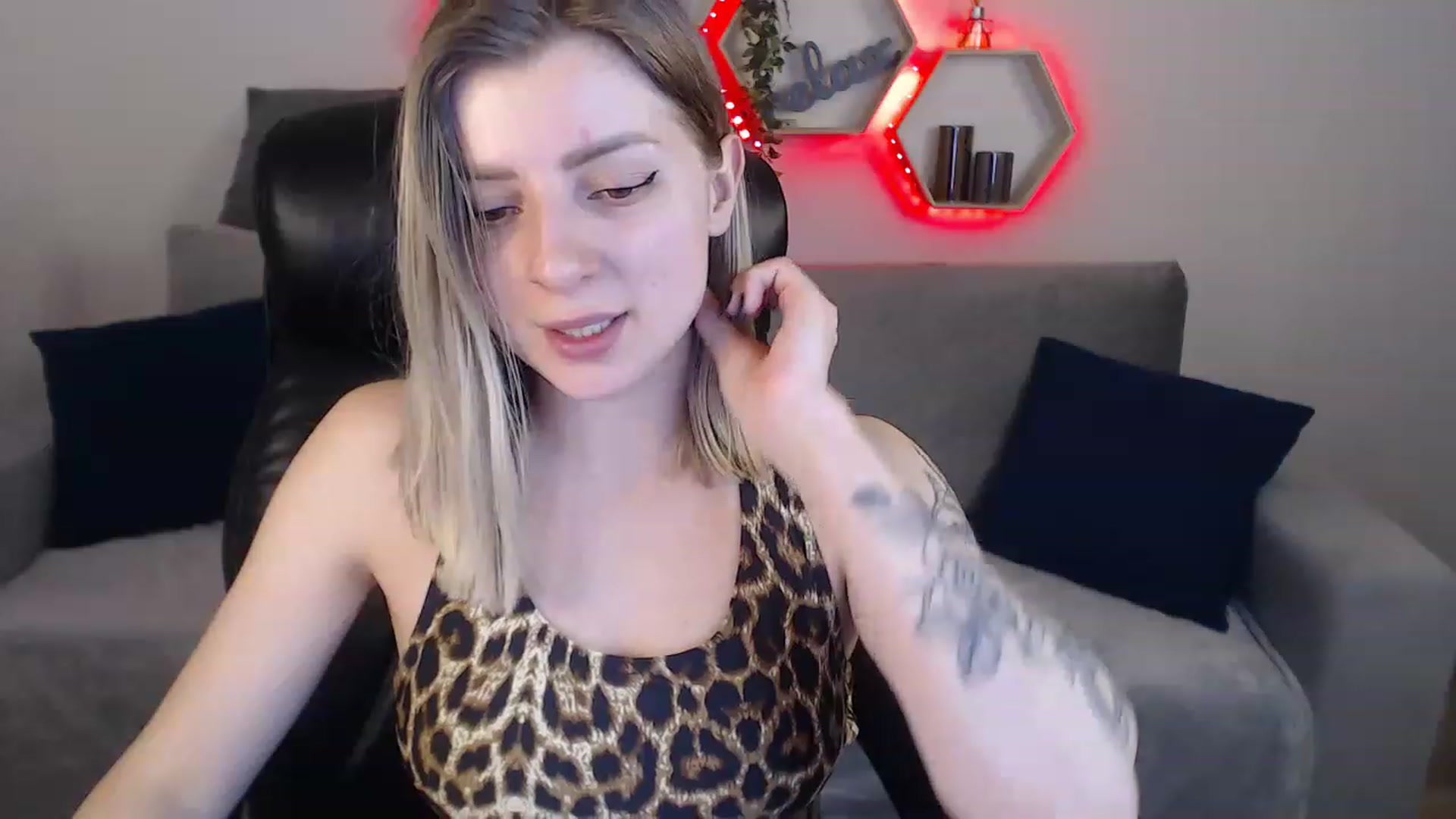 Gallery image thumbnail from NanaFox's myfreecams stream on, 04/05/2023, 13:50 image 8 of 20