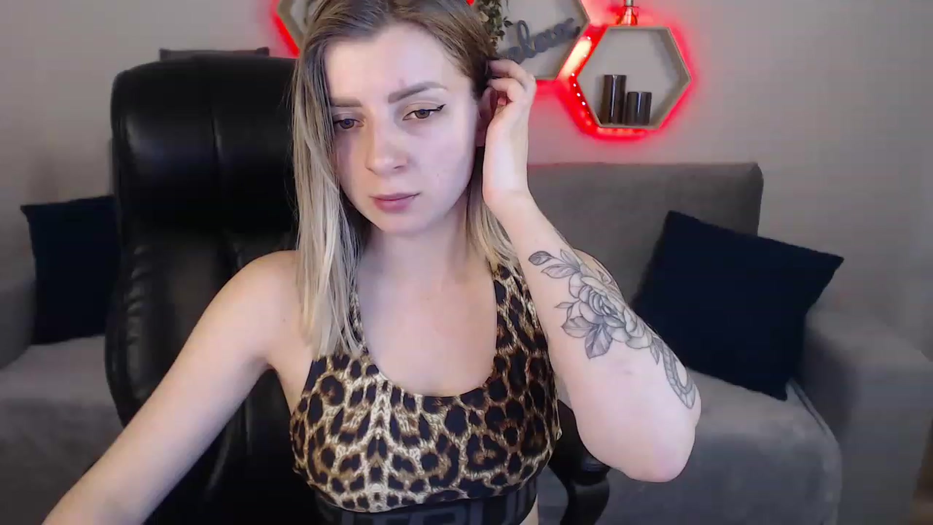 Gallery image thumbnail from NanaFox's myfreecams stream on, 04/05/2023, 13:50 image 2 of 20