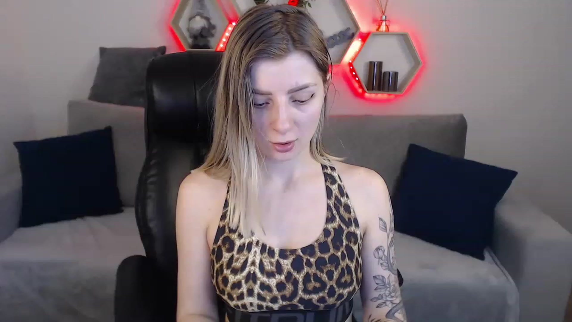 Gallery image thumbnail from NanaFox's myfreecams stream on, 04/05/2023, 13:50 image 13 of 20