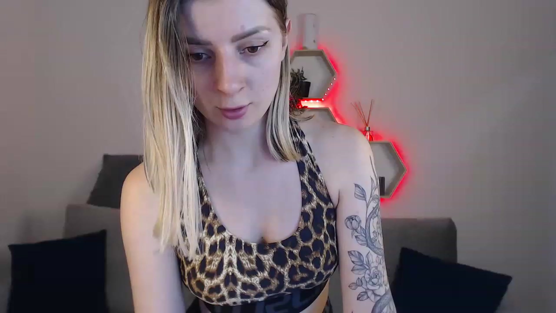 Gallery image thumbnail from NanaFox's myfreecams stream on, 04/05/2023, 13:50 image 6 of 20