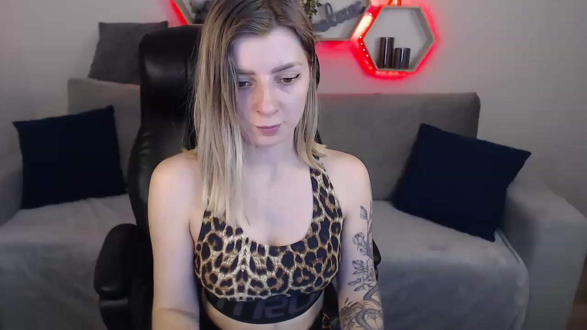 Gallery image thumbnail from NanaFox's myfreecams stream on, 04/05/2023, 13:50 image 15 of 20