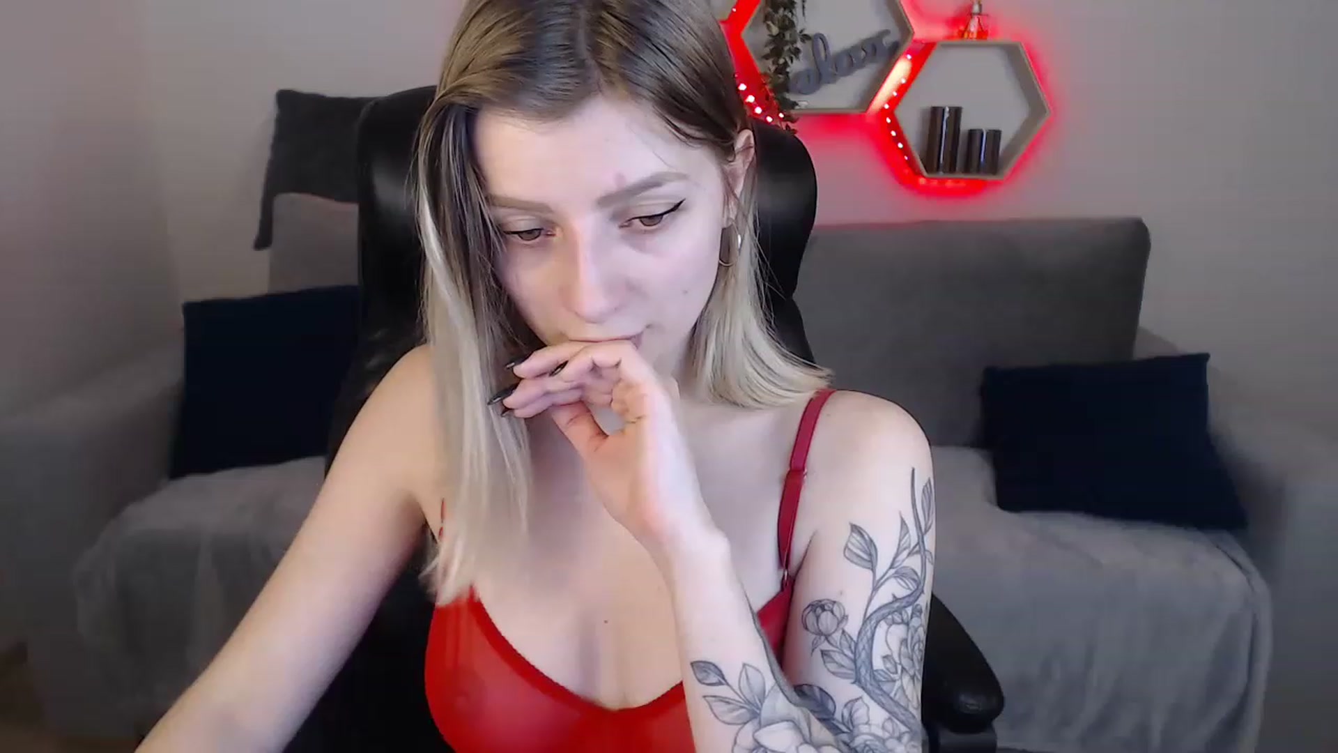 Gallery image thumbnail from NanaFox's myfreecams stream on, 04/13/2023, 11:23 image 17 of 20