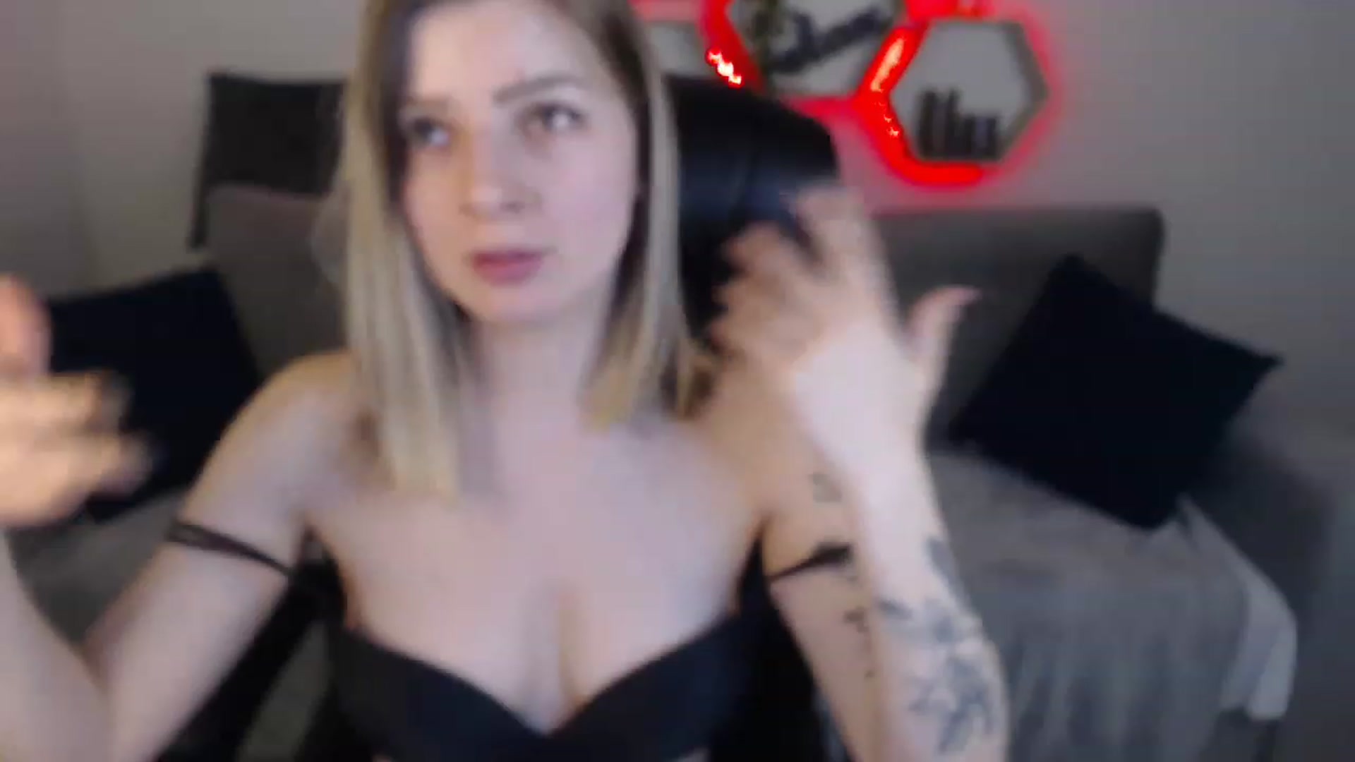 Gallery image thumbnail from NanaFox's myfreecams stream on, 04/14/2023, 11:45 image 15 of 20