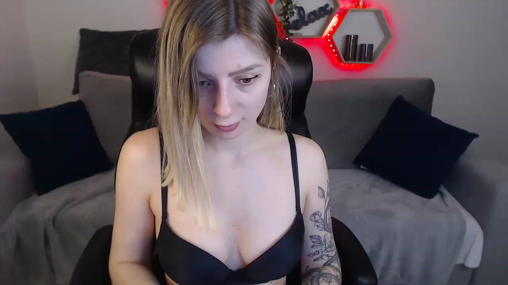 Gallery image thumbnail from NanaFox's myfreecams stream on, 04/14/2023, 11:45 image 20 of 20