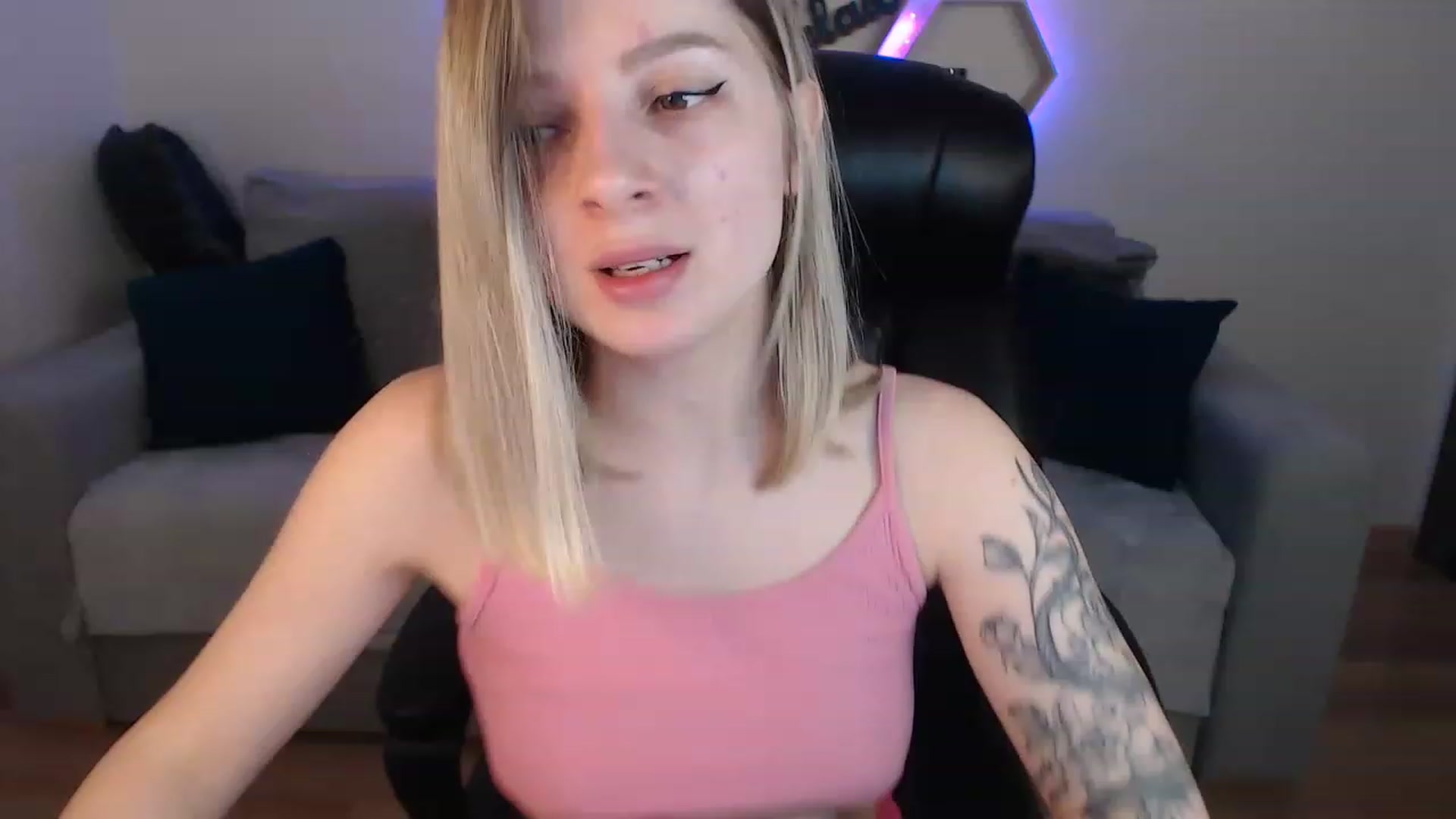Gallery image thumbnail from NanaFox's myfreecams stream on, 04/20/2023, 09:41 image 1 of 20
