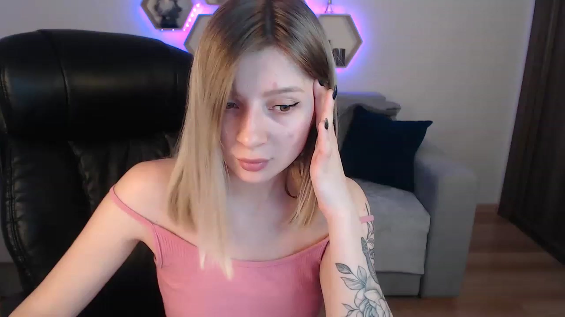 Gallery image thumbnail from NanaFox's myfreecams stream on, 04/20/2023, 13:00 image 5 of 20
