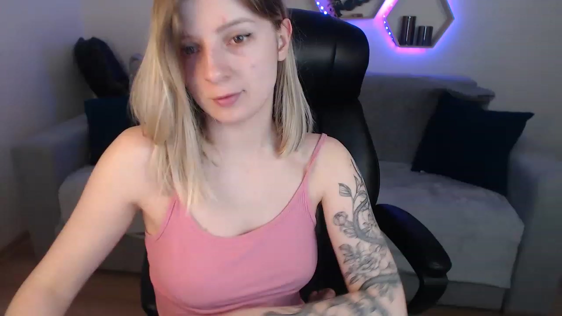Gallery image thumbnail from NanaFox's myfreecams stream on, 04/20/2023, 13:39 image 20 of 20