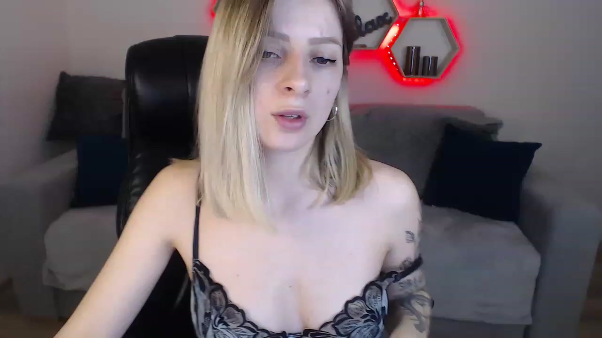 Gallery image thumbnail from NanaFox's myfreecams stream on, 04/21/2023, 11:42 image 11 of 20