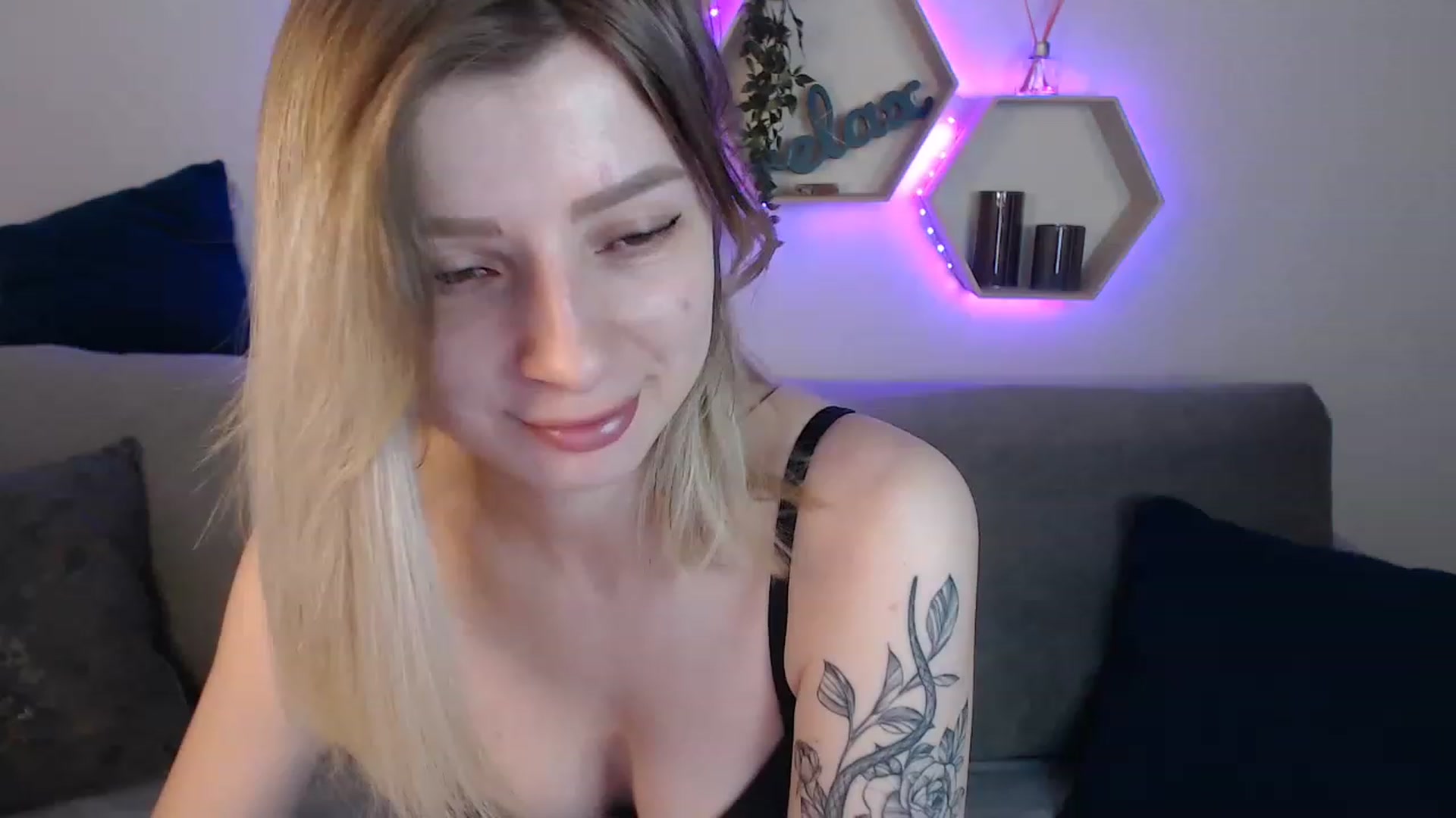 Gallery image thumbnail from NanaFox's myfreecams stream on, 04/25/2023, 08:47 image 4 of 20