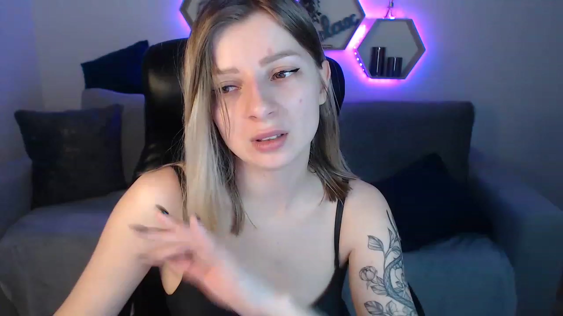 Gallery image thumbnail from NanaFox's myfreecams stream on, 04/25/2023, 13:47 image 2 of 20