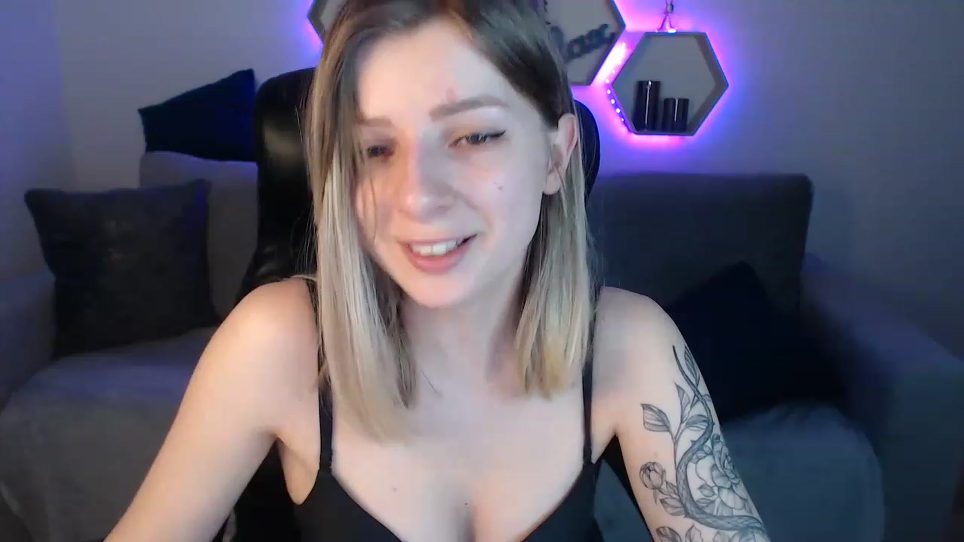 Gallery image thumbnail from NanaFox's myfreecams stream on, 04/25/2023, 13:47 image 4 of 20