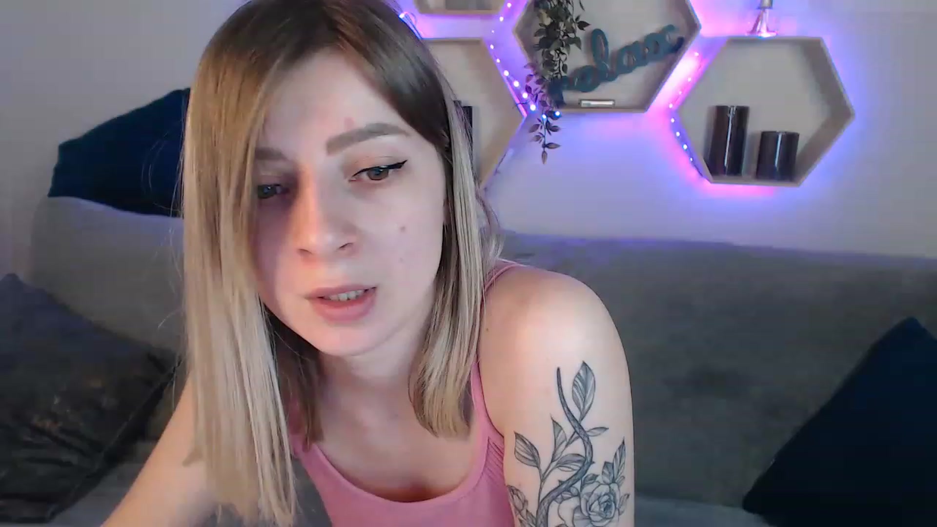 Gallery image thumbnail from NanaFox's myfreecams stream on, 04/28/2023, 10:26 image 10 of 20
