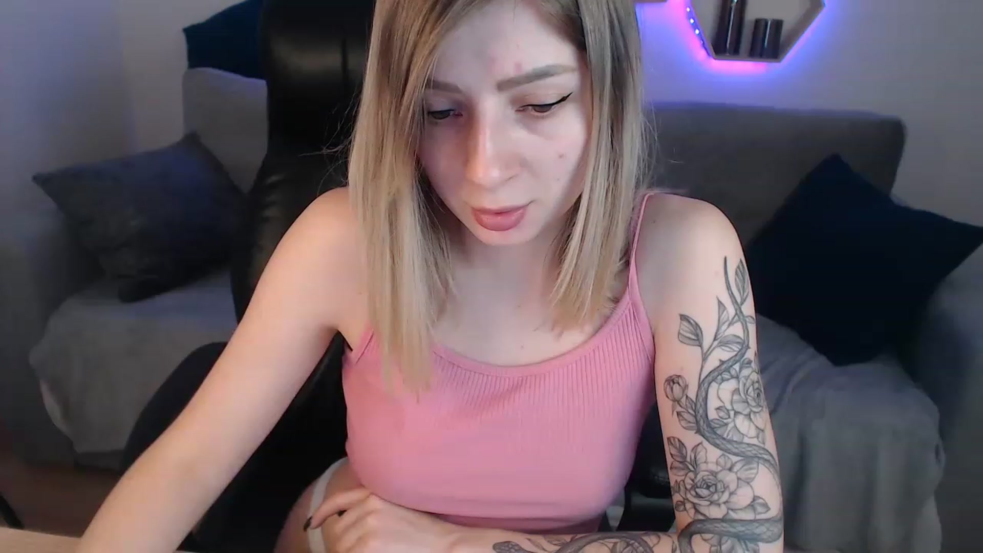 Gallery image thumbnail from NanaFox's myfreecams stream on, 04/28/2023, 11:45 image 8 of 20