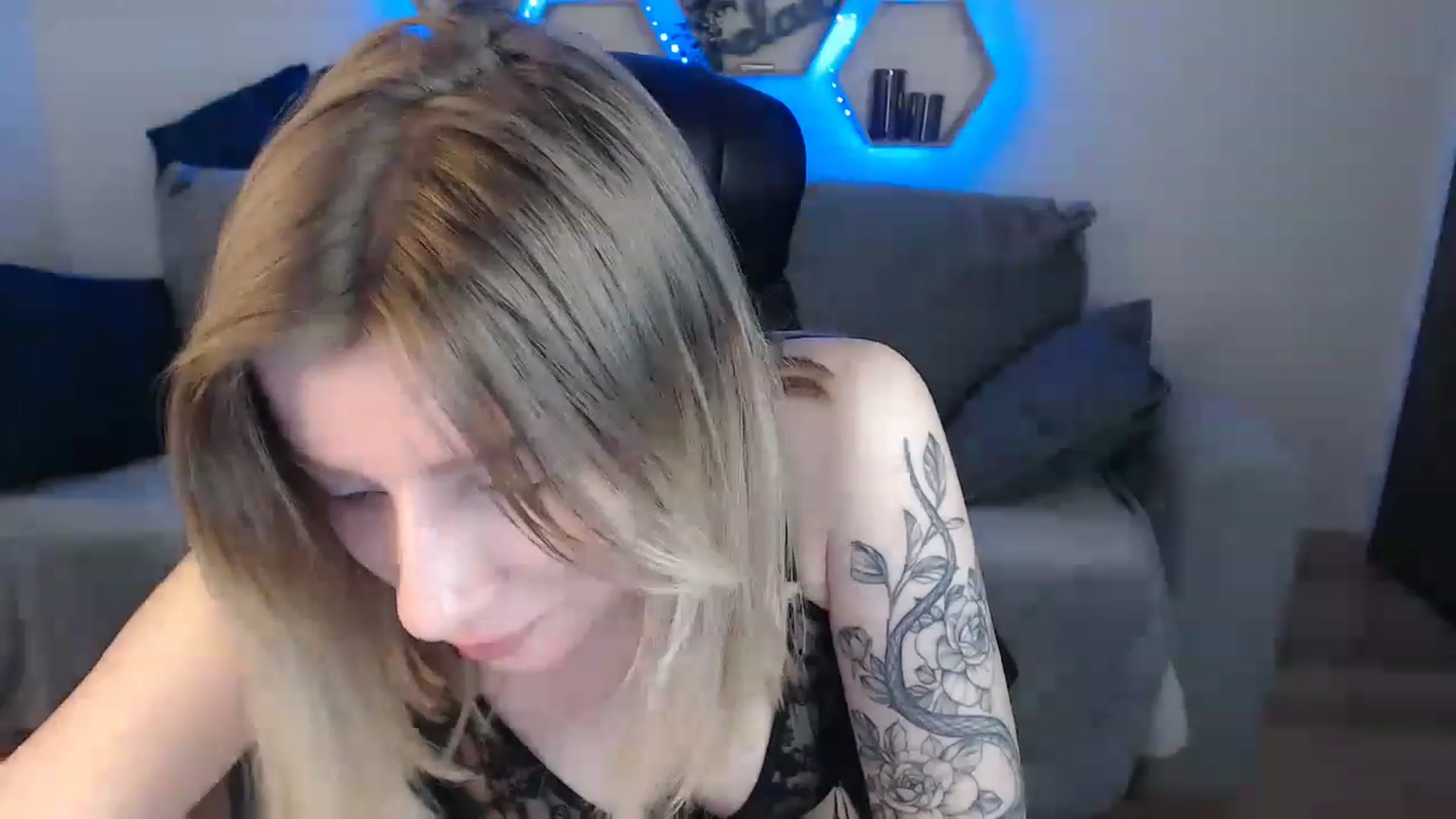 Gallery image thumbnail from NanaFox's myfreecams stream on, 05/02/2023, 09:39 image 6 of 20
