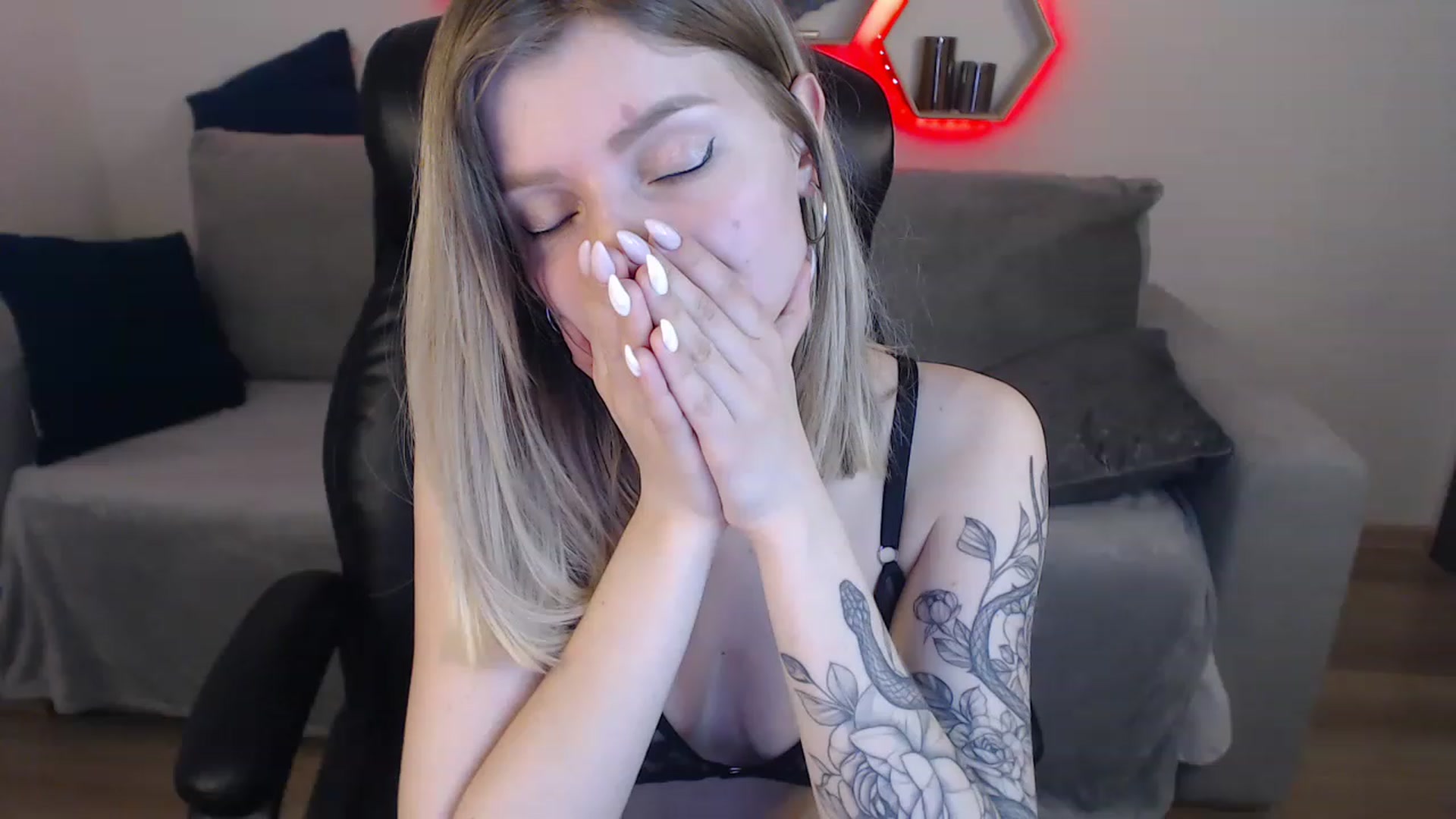 Gallery image thumbnail from NanaFox's myfreecams stream on, 05/02/2023, 13:58 image 14 of 20