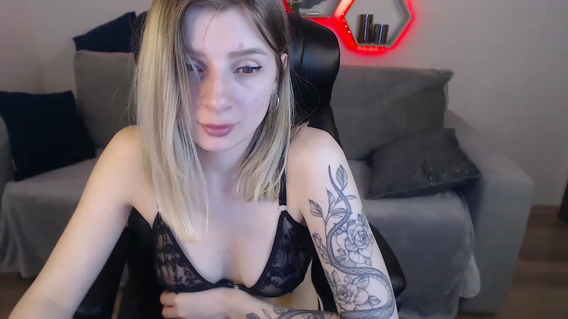 Gallery image thumbnail from NanaFox's myfreecams stream on, 05/02/2023, 13:58 image 8 of 20