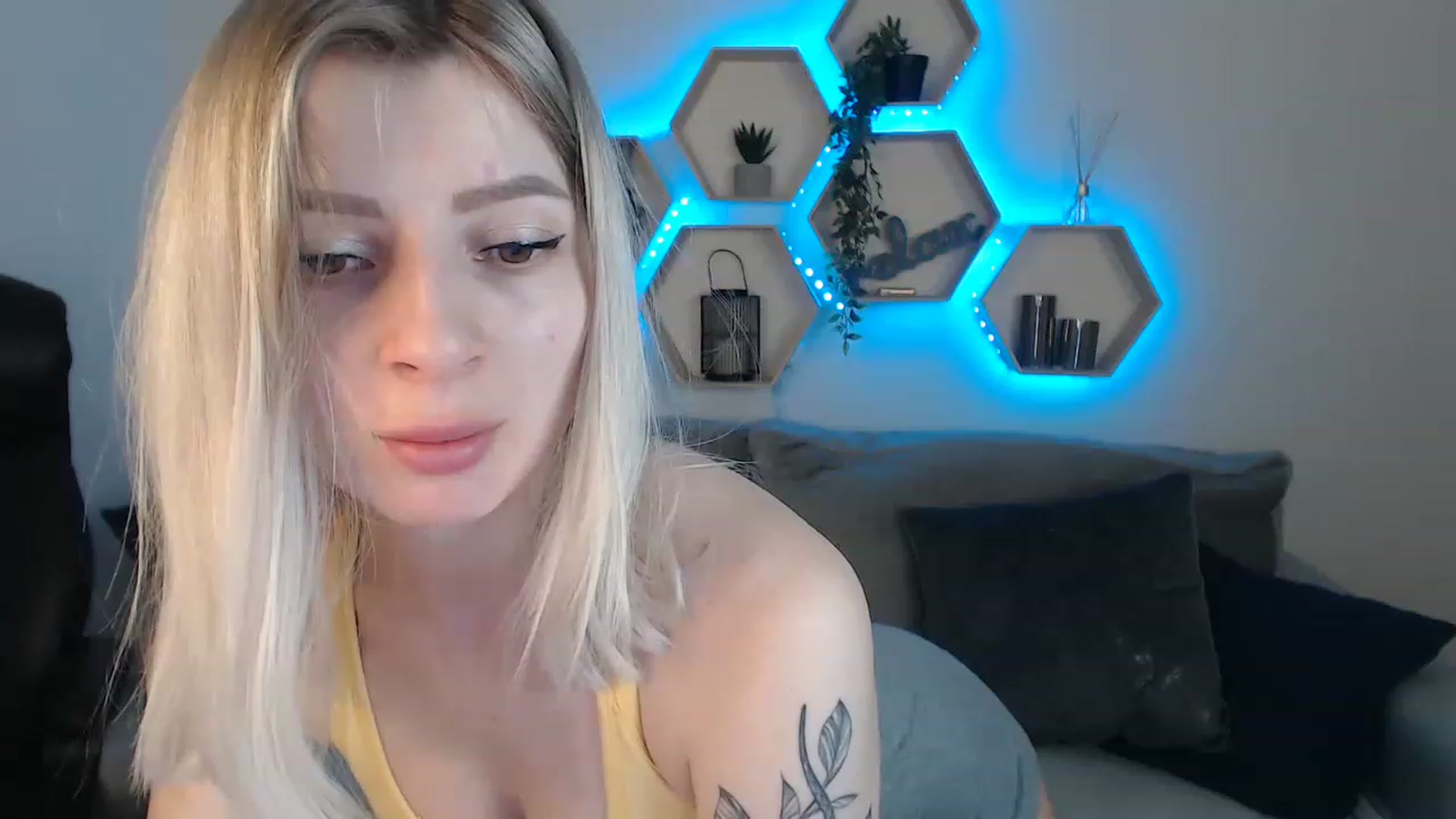 Gallery image thumbnail from NanaFox's myfreecams stream on, 05/09/2023, 09:15 image 12 of 20