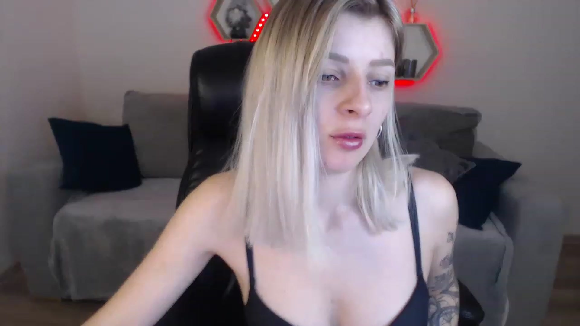 Gallery image thumbnail from NanaFox's myfreecams stream on, 05/11/2023, 09:04 image 3 of 20