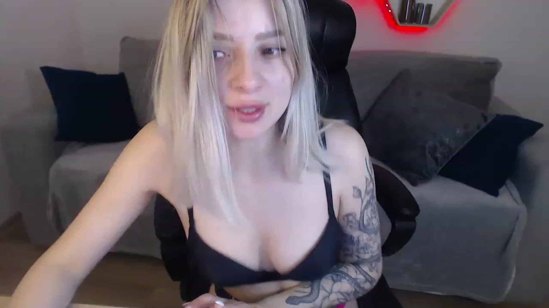Gallery image thumbnail from NanaFox's myfreecams stream on, 05/11/2023, 09:04 image 17 of 20