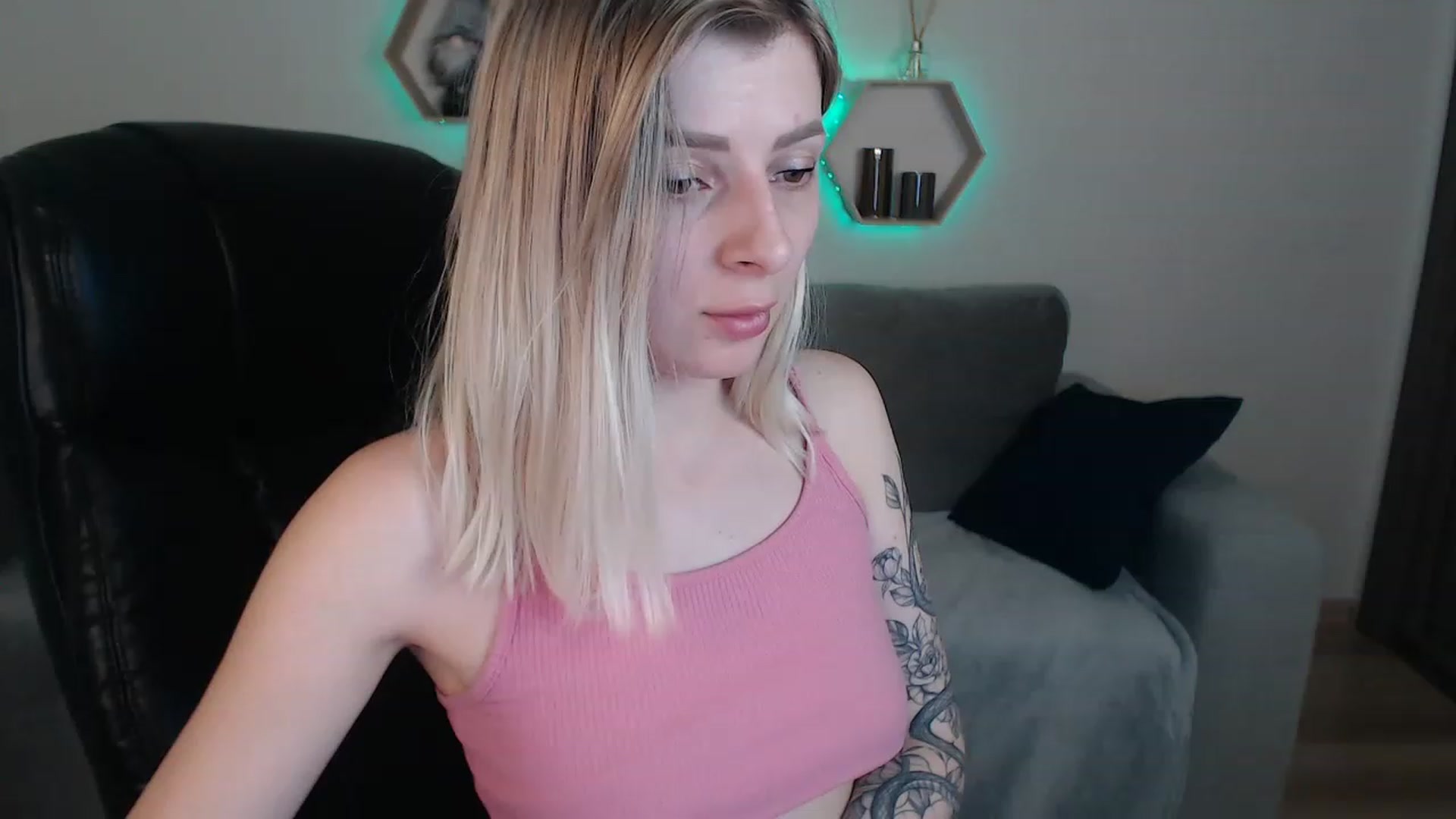 Gallery image thumbnail from NanaFox's myfreecams stream on, 05/24/2023, 12:39 image 1 of 20