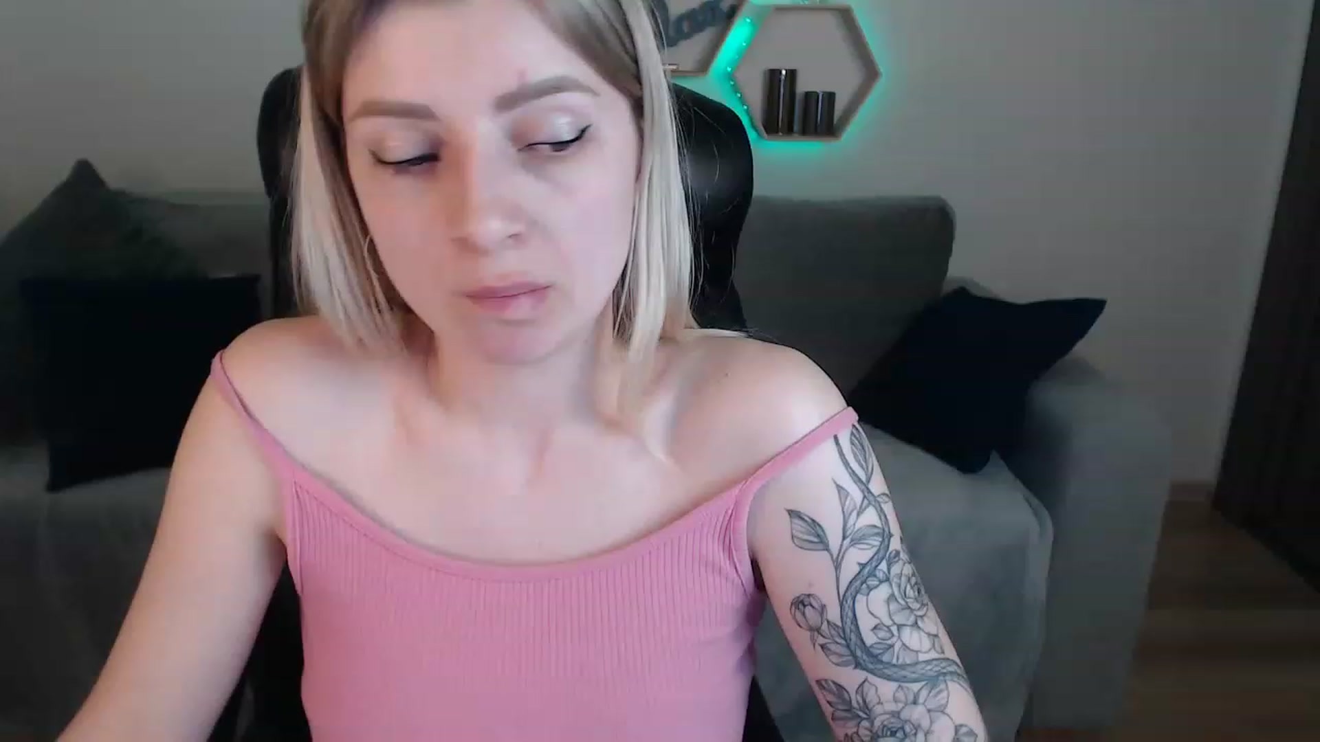 Gallery image thumbnail from NanaFox's myfreecams stream on, 05/24/2023, 12:39 image 12 of 20