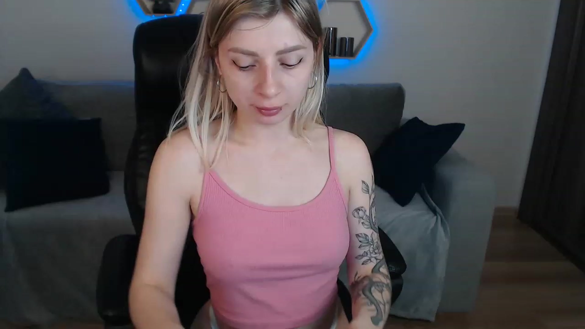 Gallery image thumbnail from NanaFox's myfreecams stream on, 05/24/2023, 13:55 image 5 of 20