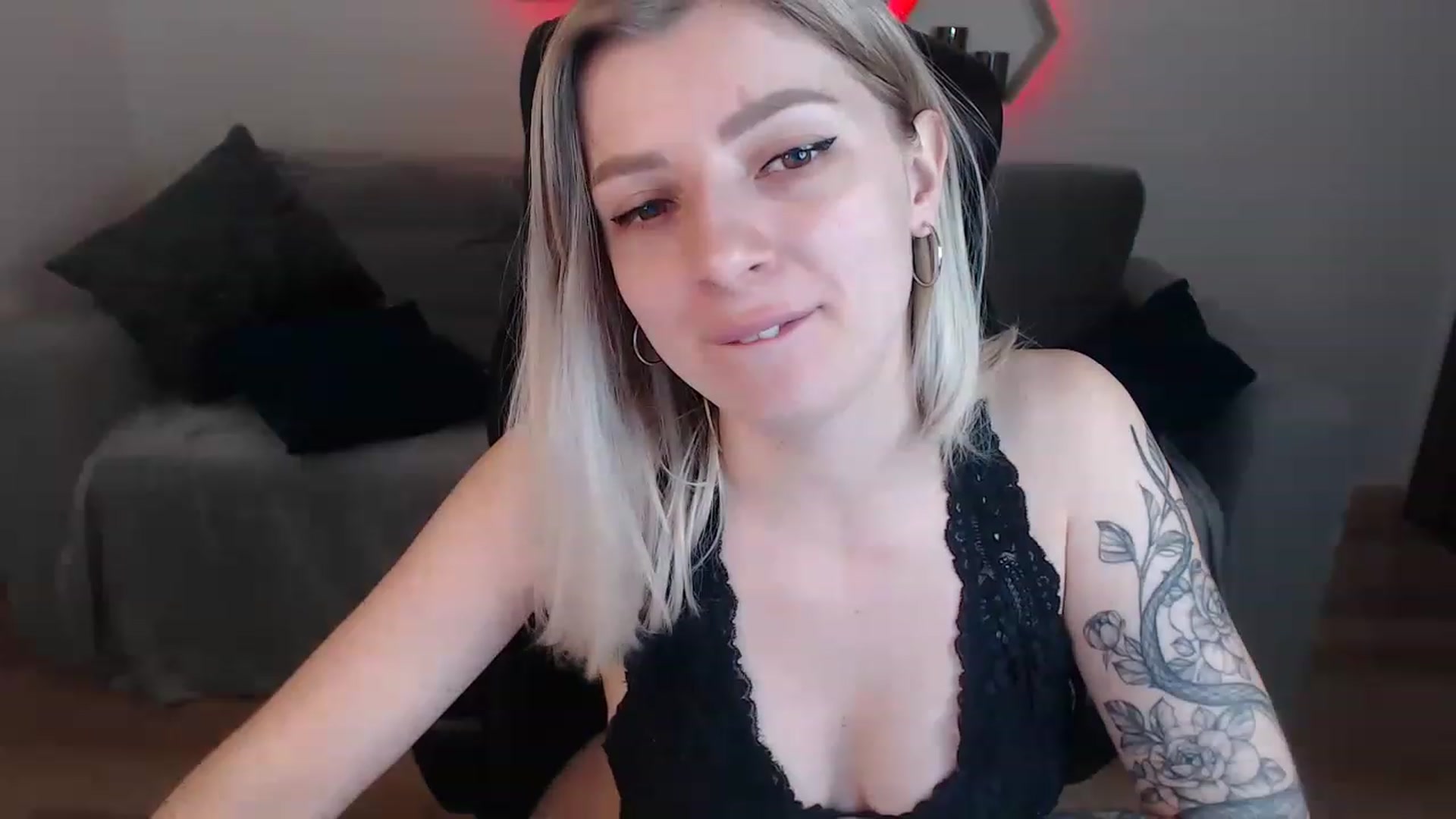 Gallery image thumbnail from NanaFox's myfreecams stream on, 05/26/2023, 08:31 image 11 of 20