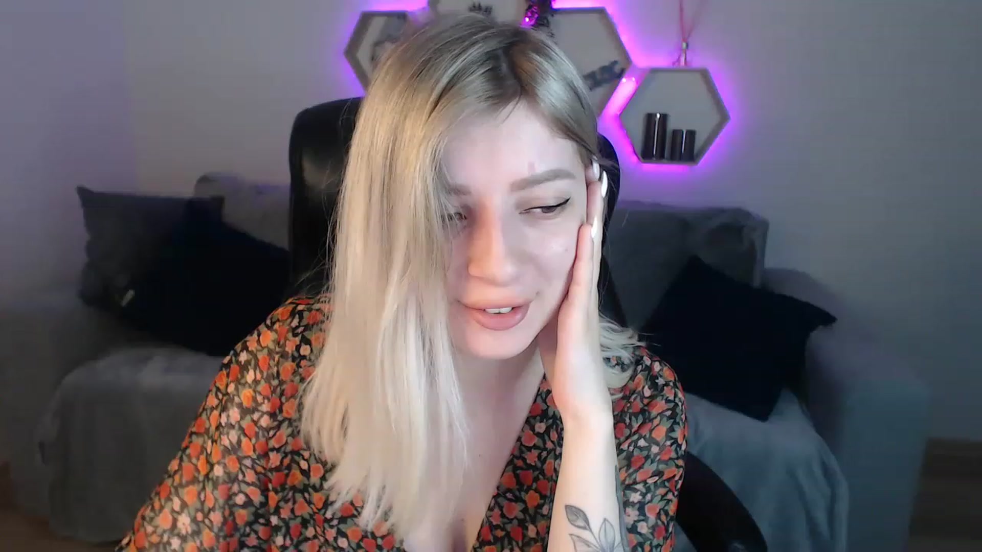 Gallery image thumbnail from NanaFox's myfreecams stream on, 05/27/2023, 09:57 image 1 of 20