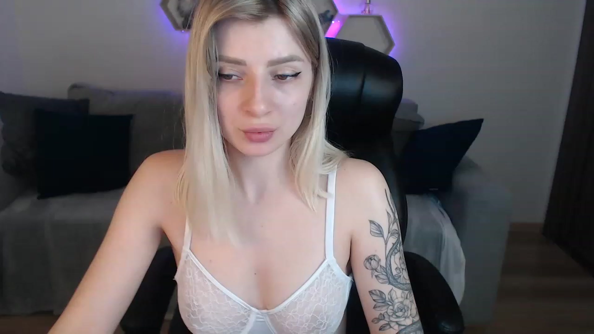 Gallery image thumbnail from NanaFox's myfreecams stream on, 05/28/2023, 11:49 image 2 of 20