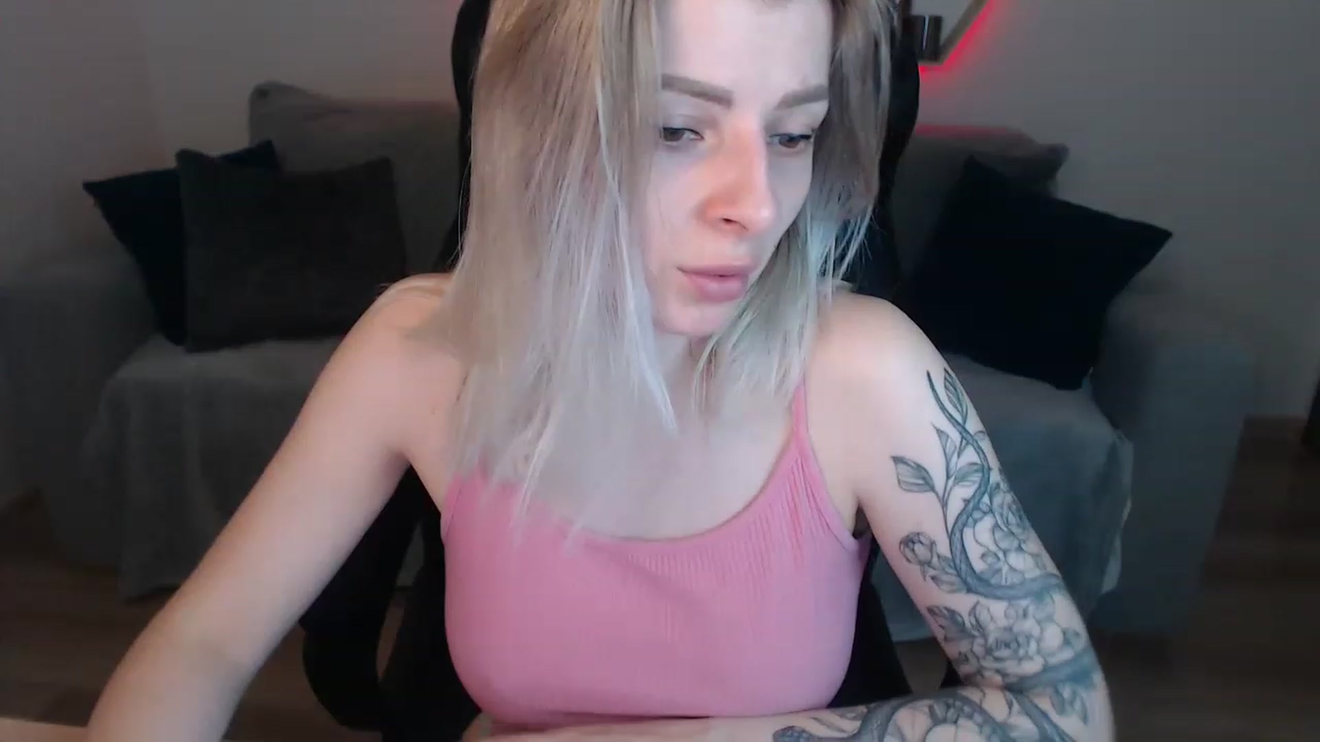 Gallery image thumbnail from NanaFox's myfreecams stream on, 06/02/2023, 08:57 image 19 of 20
