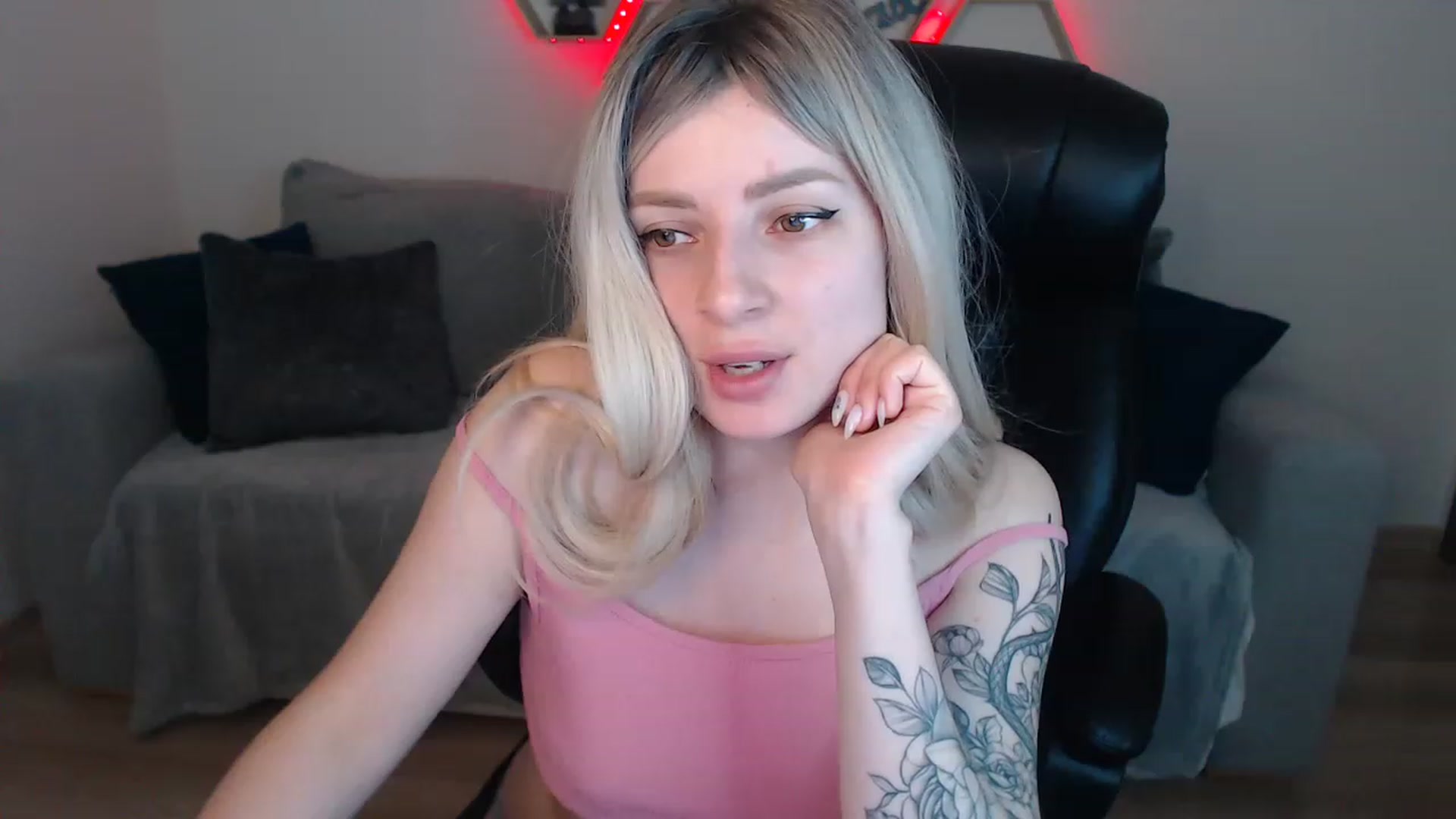 Gallery image thumbnail from NanaFox's myfreecams stream on, 06/02/2023, 11:19 image 2 of 20
