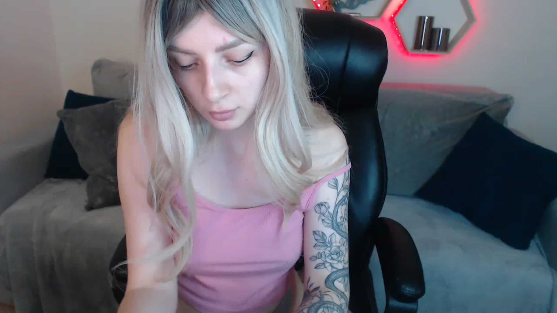 Gallery image thumbnail from NanaFox's myfreecams stream on, 06/02/2023, 12:03 image 20 of 20