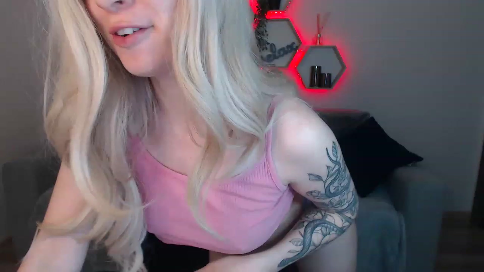 Gallery image thumbnail from NanaFox's myfreecams stream on, 06/02/2023, 12:03 image 10 of 20