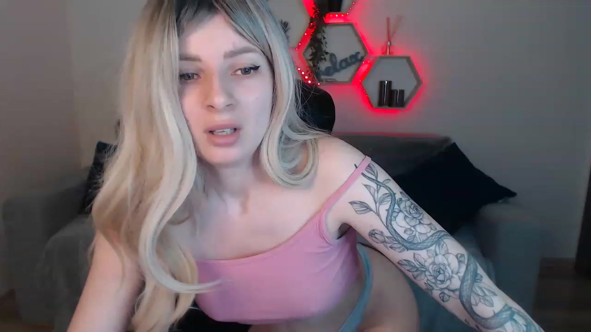 Gallery image thumbnail from NanaFox's myfreecams stream on, 06/02/2023, 12:03 image 12 of 20