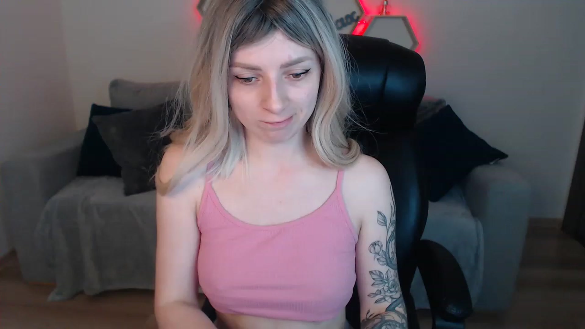 Gallery image thumbnail from NanaFox's myfreecams stream on, 06/02/2023, 12:03 image 4 of 20