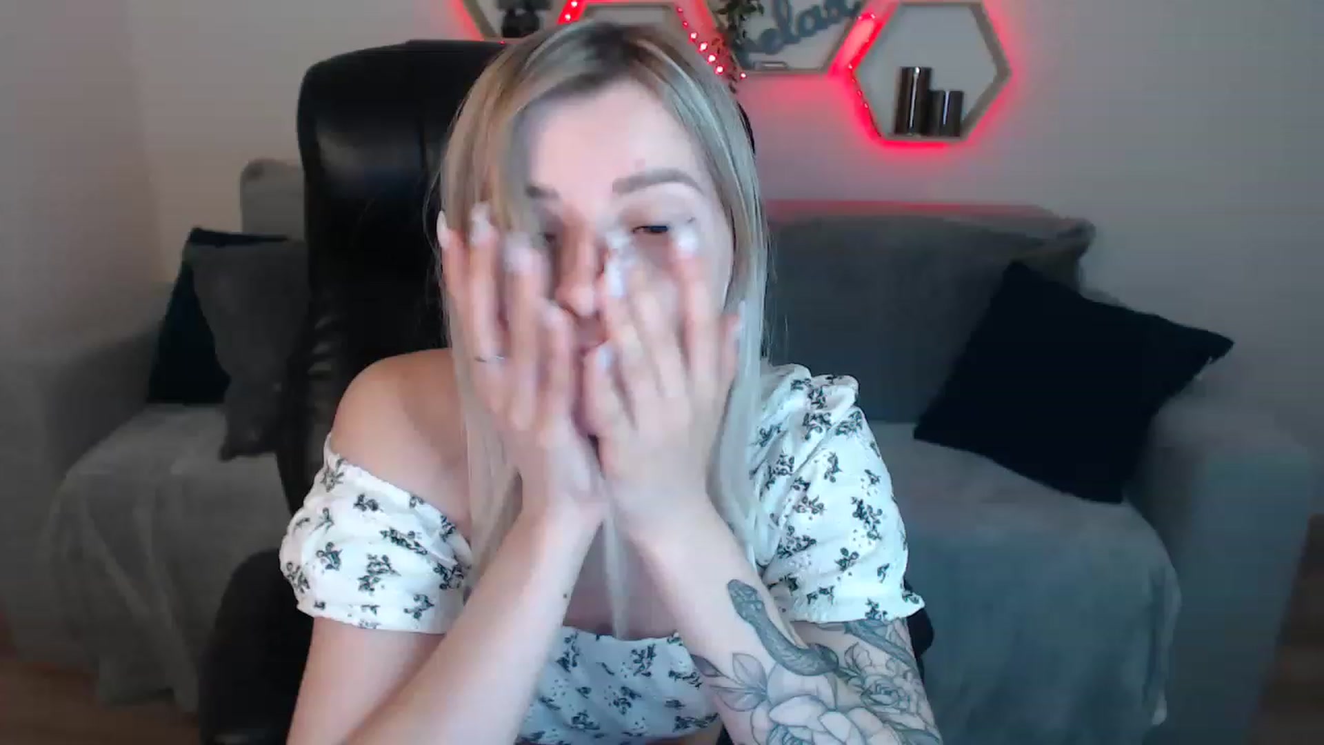 Gallery image thumbnail from NanaFox's myfreecams stream on, 06/03/2023, 09:46 image 10 of 20