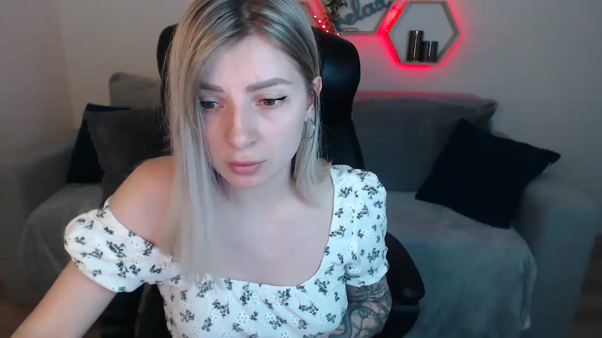 Gallery image thumbnail from NanaFox's myfreecams stream on, 06/03/2023, 09:46 image 6 of 20