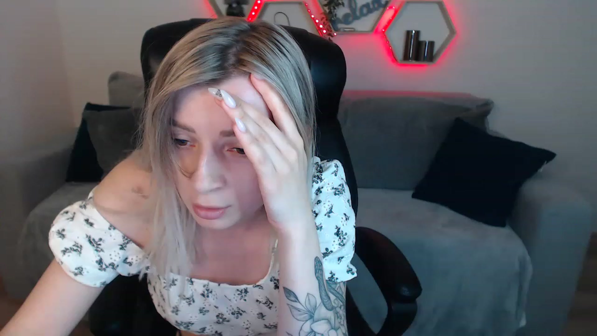 Gallery image thumbnail from NanaFox's myfreecams stream on, 06/03/2023, 09:46 image 9 of 20