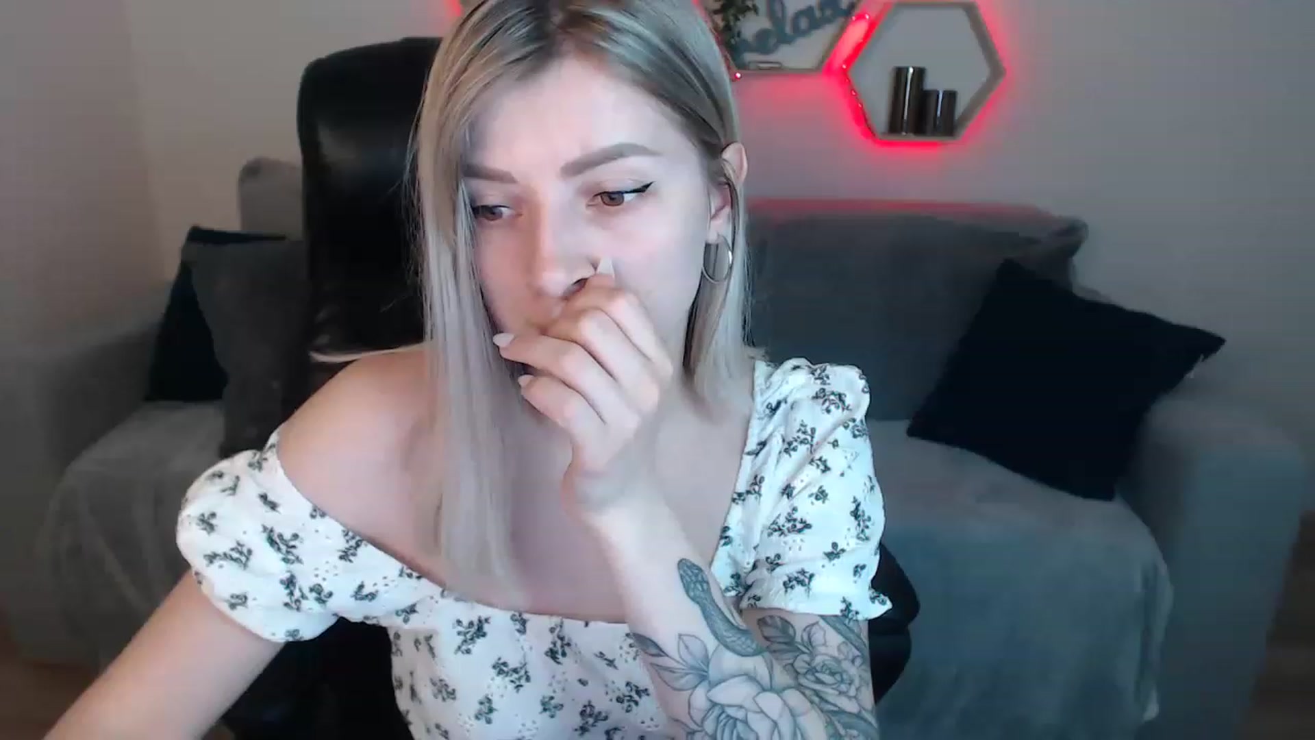 Gallery image thumbnail from NanaFox's myfreecams stream on, 06/03/2023, 09:46 image 4 of 20