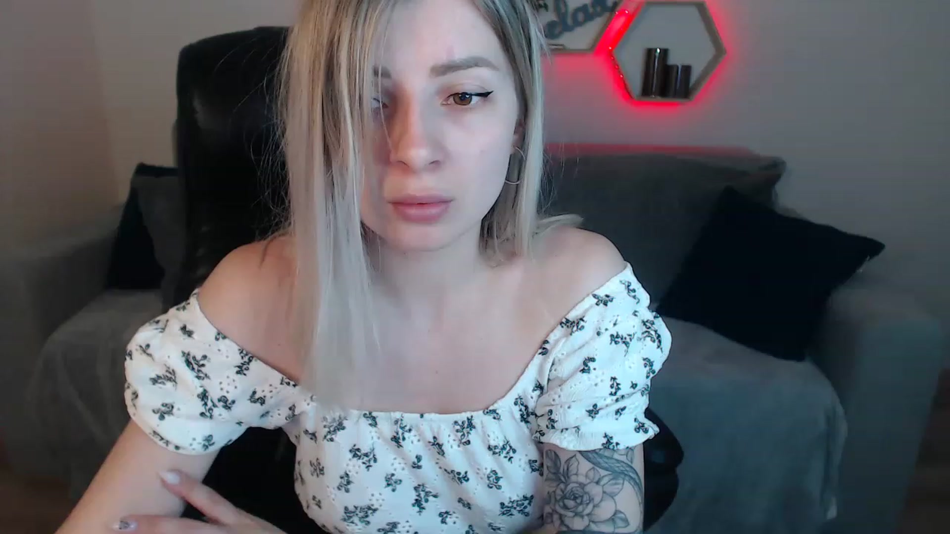 Gallery image thumbnail from NanaFox's myfreecams stream on, 06/03/2023, 09:46 image 20 of 20