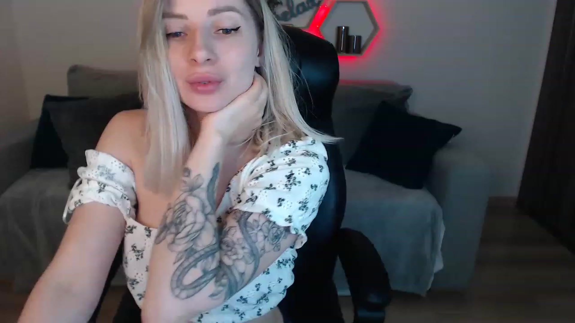 Gallery image thumbnail from NanaFox's myfreecams stream on, 06/03/2023, 10:36 image 10 of 20