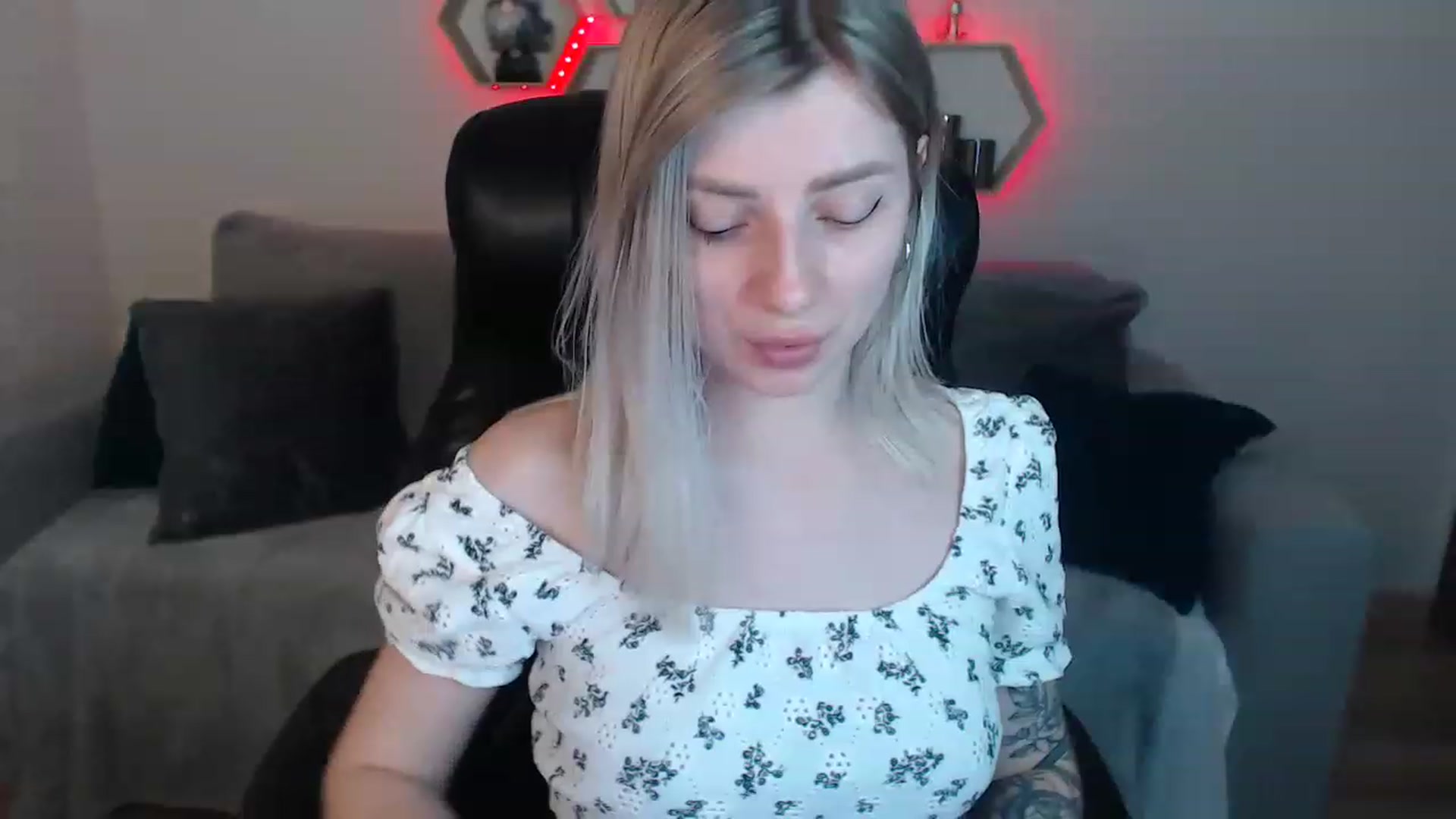 Gallery image thumbnail from NanaFox's myfreecams stream on, 06/03/2023, 13:40 image 17 of 20