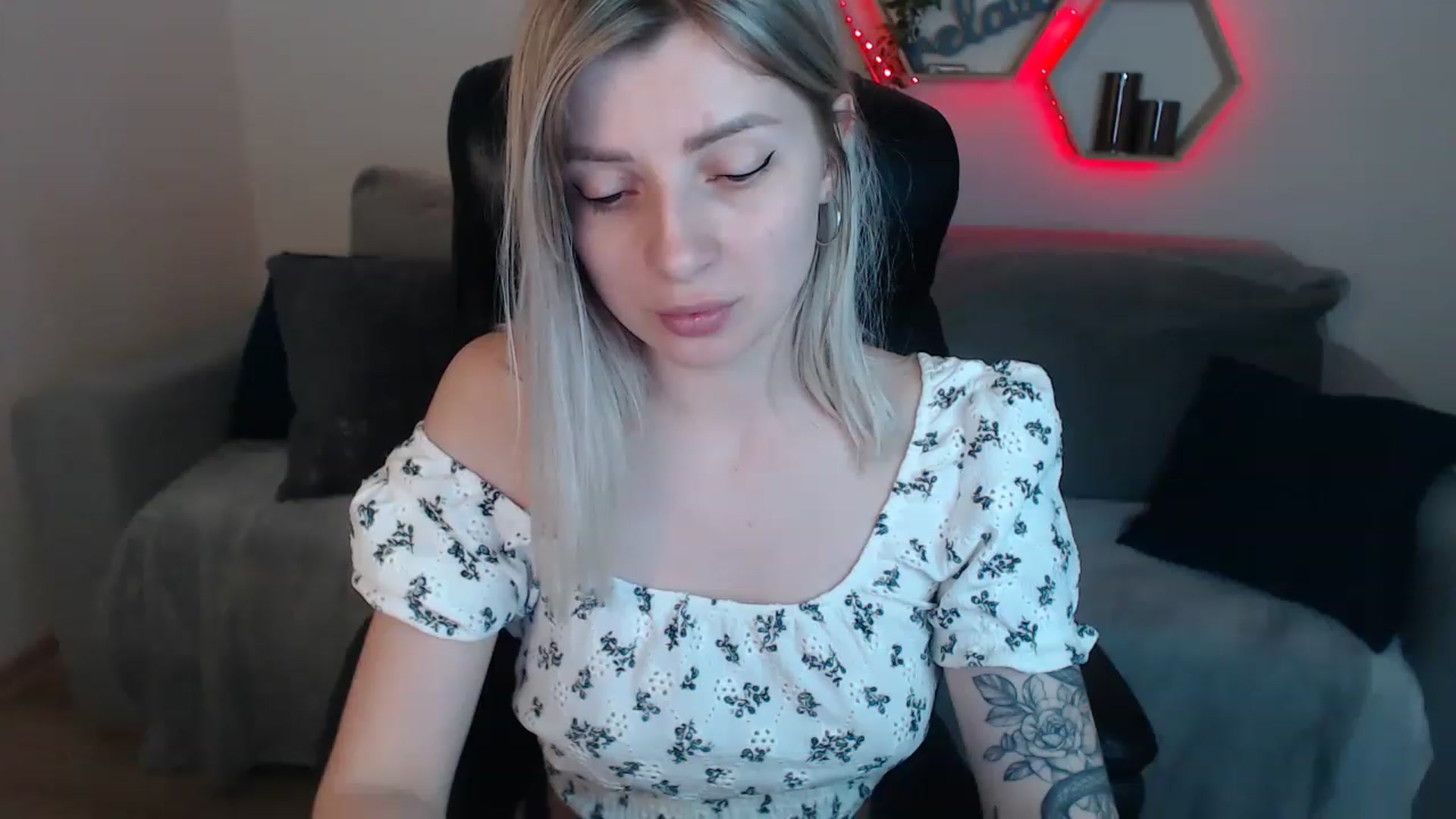 Gallery image thumbnail from NanaFox's myfreecams stream on, 06/03/2023, 13:40 image 10 of 20