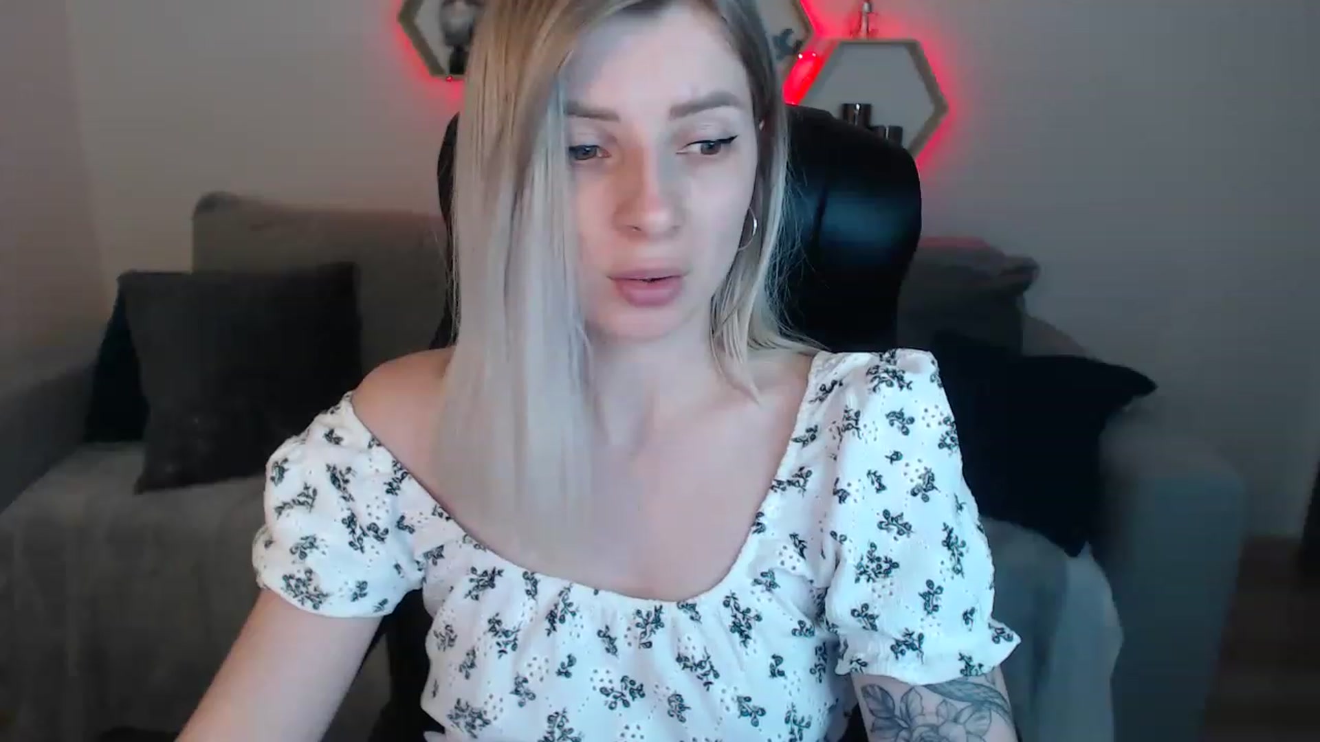 Gallery image thumbnail from NanaFox's myfreecams stream on, 06/03/2023, 13:40 image 18 of 20